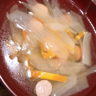 玉ねぎ、人参、ウインナーの味覇スープ